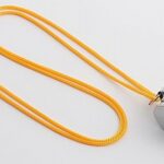 משרוקית מתכת עם חוט